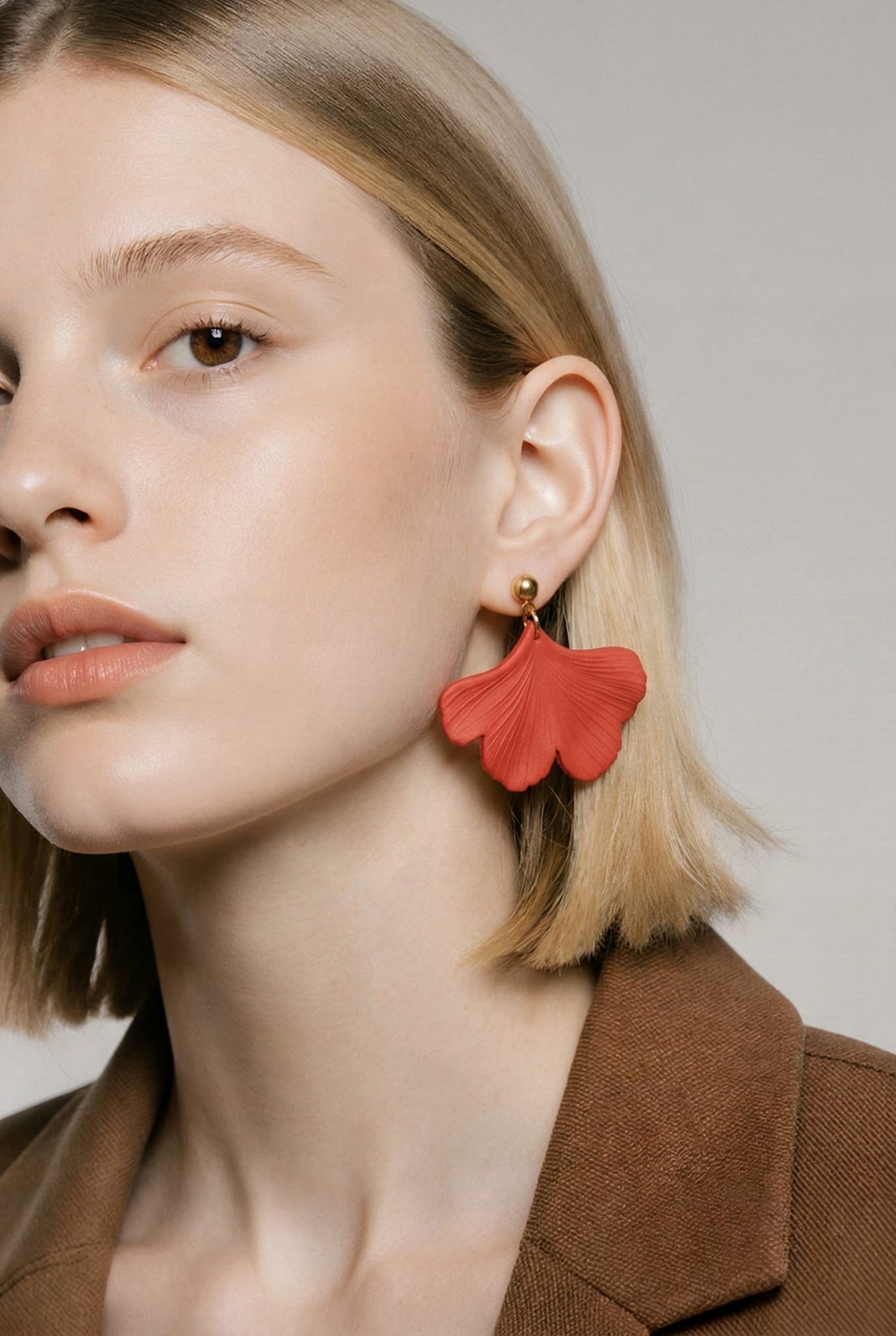 Boucles rouge pétales